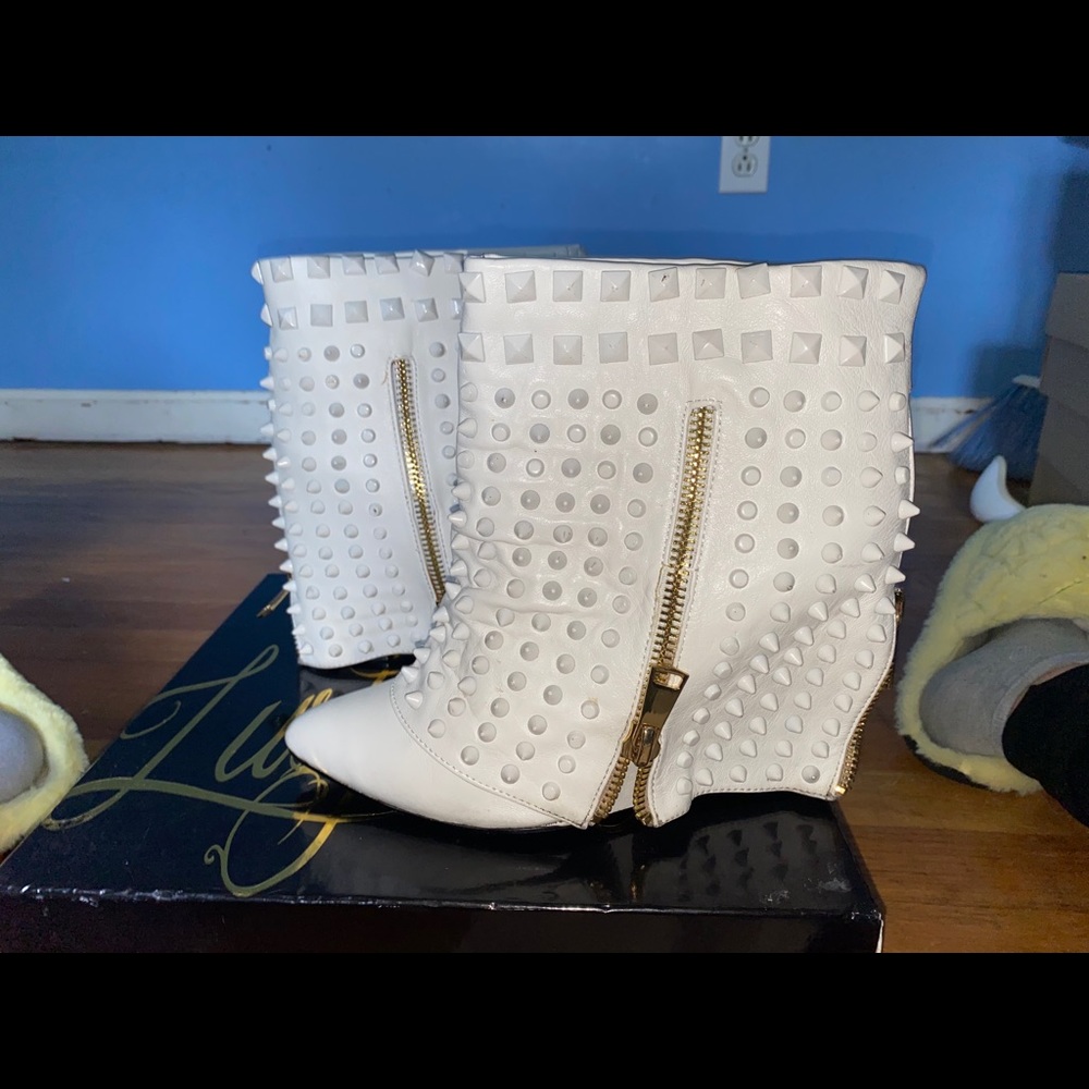 LUSTFORLIFE genuine leather heels.